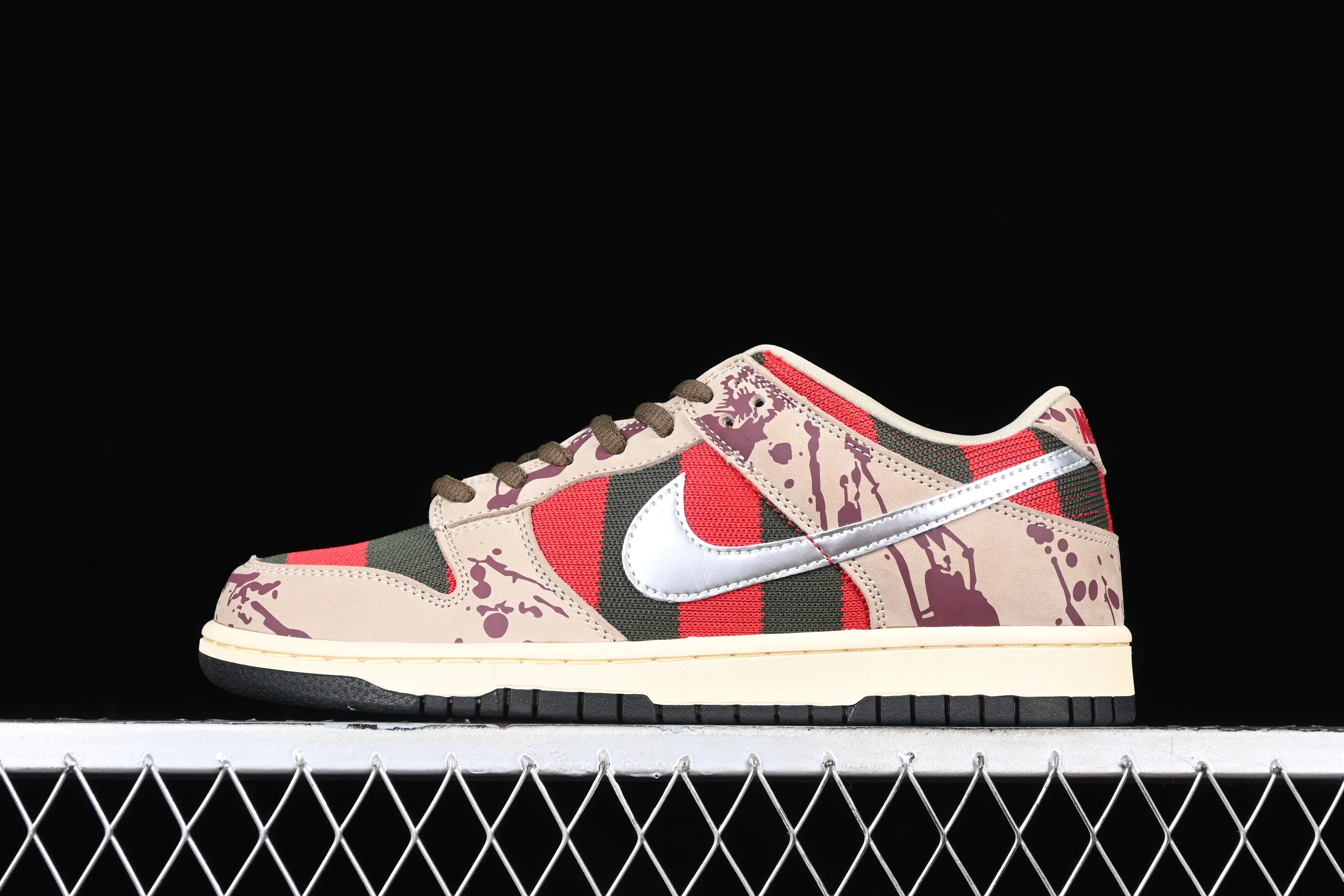 All Categories Nk SB Dunk Series Nk SB Dunk Low Low-top sneakers Pure original version Nk Dunk SB Low "Freddy Krueger" A Nightmare on Elm Street SB low-top sports and leisure sneakers 313170-202